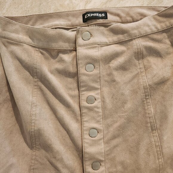 Express Tan faux suede button up mini skirt size 8 - Picture 3 of 4